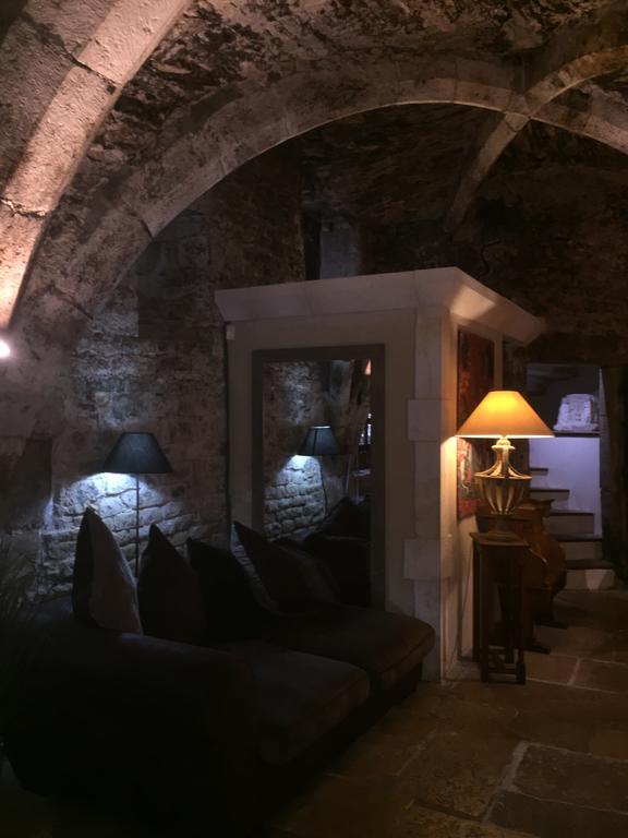 Abbaye De Maizieres 4* Beaune (Cote d'Or)